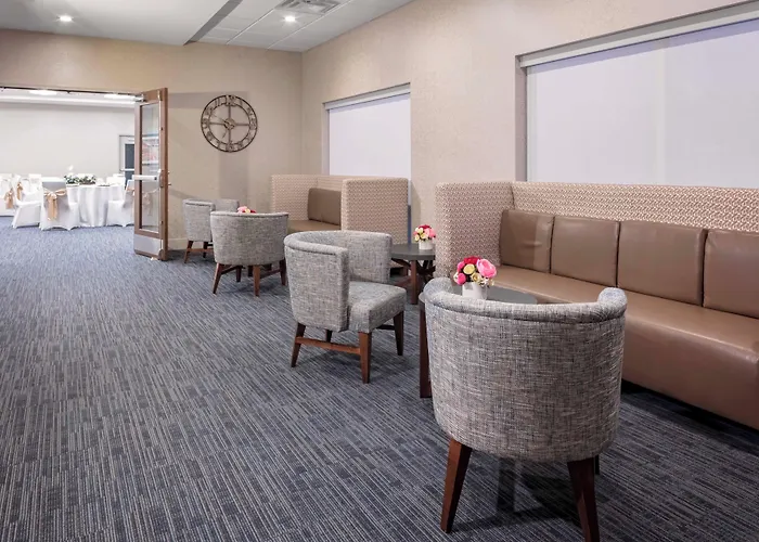 Holiday Inn Express & Suites - Madison By Ihg