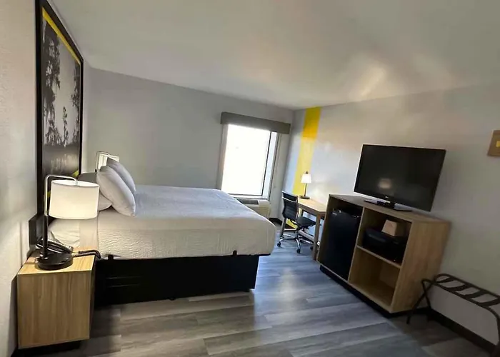 Super 8 By Wyndham Alexandria La