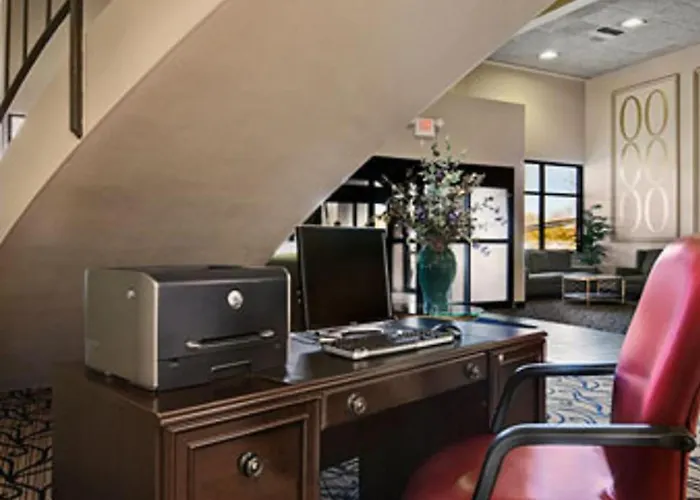 Norwood Inn & Suites La Crosse