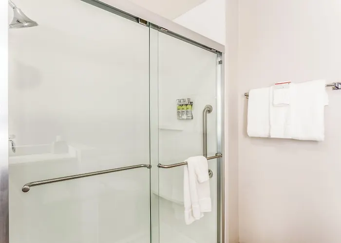 Holiday Inn Express & Suites - Springfield North By Ihg