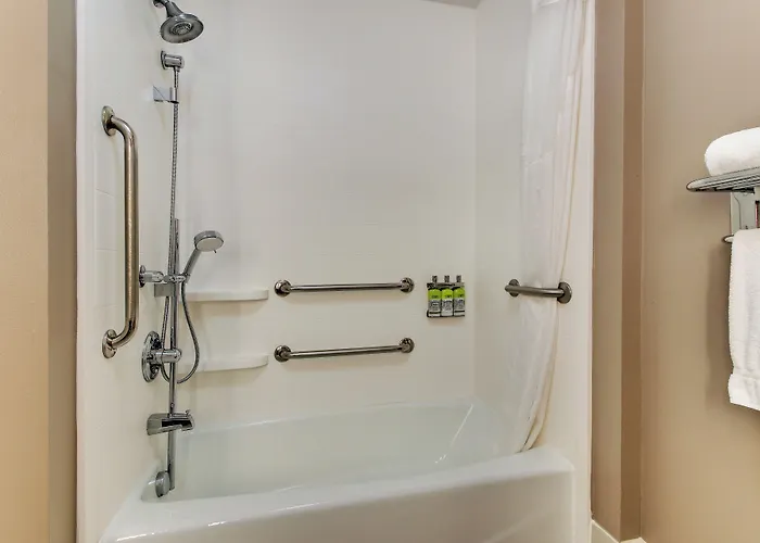 Holiday Inn Express & Suites Columbus - Ft Benning Maingate By Ihg