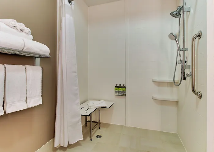Holiday Inn Express & Suites Columbus - Ft Benning Maingate By Ihg