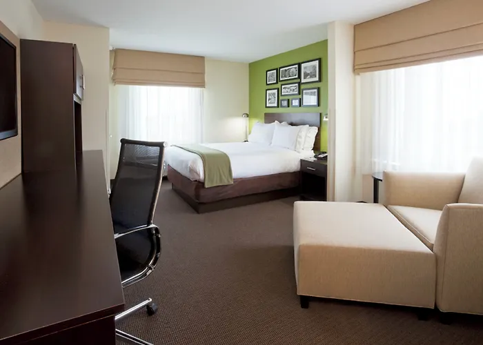 Holiday Inn Express Hotel & Suites Rogers By Ihg