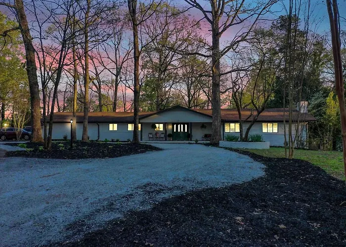 Cozy Retreat Near Paris Mtn State Park Sleeps 12