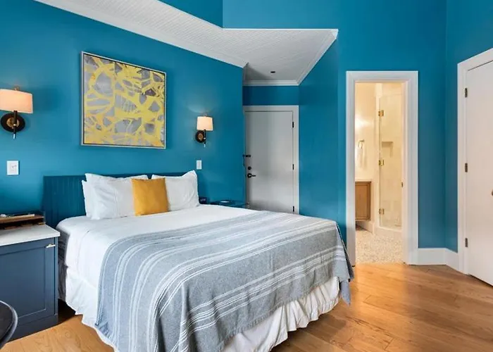 Independence Square 205, Stylish Hotel Room With Ac, Great Location In Aspen