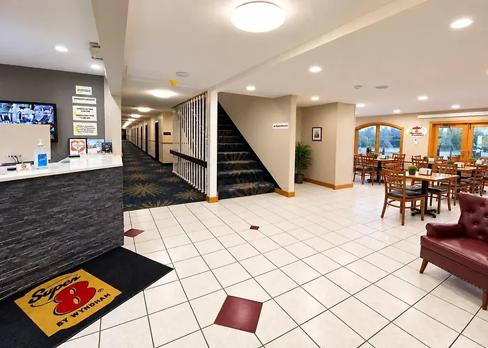 Super 8 By Wyndham Sturgis