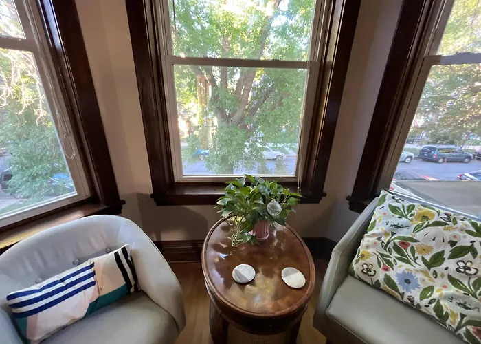 Classic Chicago Upstairs Apt Private Balcony