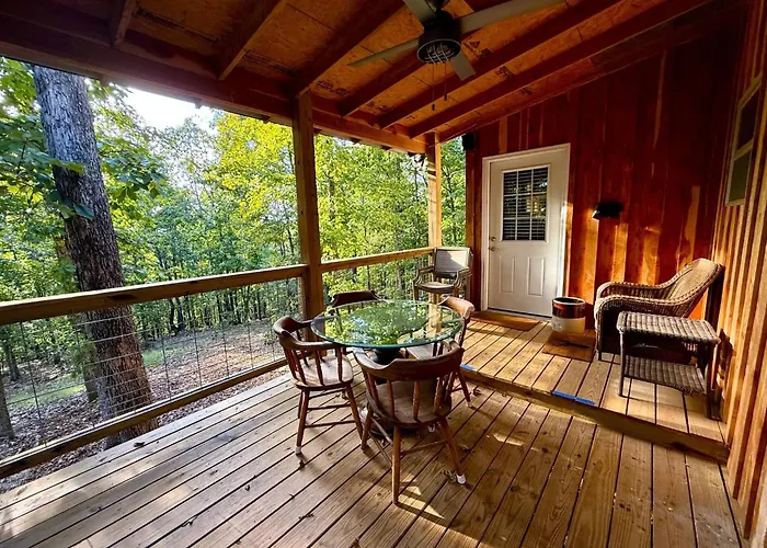 Hideaway Cabin Near Mammoth Springs, Ark