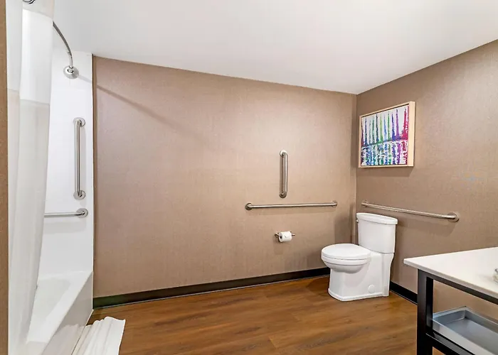 Cambria Hotel & Suites Plymouth
