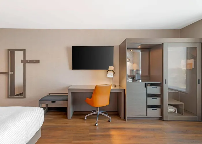 Cambria Hotel & Suites Plymouth