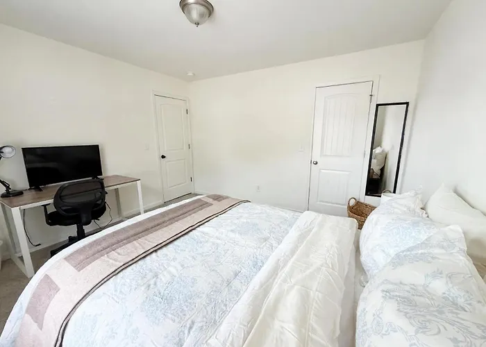 Spacious Room With Shared Bathroom