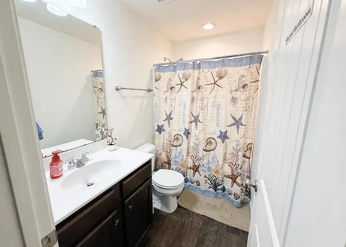 Spacious Room With Shared Bathroom
