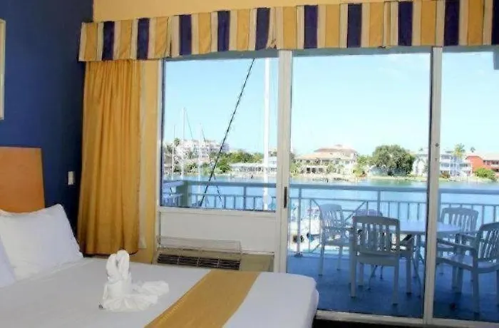 Chart House Suites And Marina