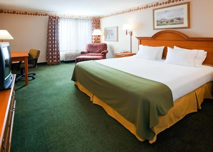 Holiday Inn Express & Suites Winner By Ihg