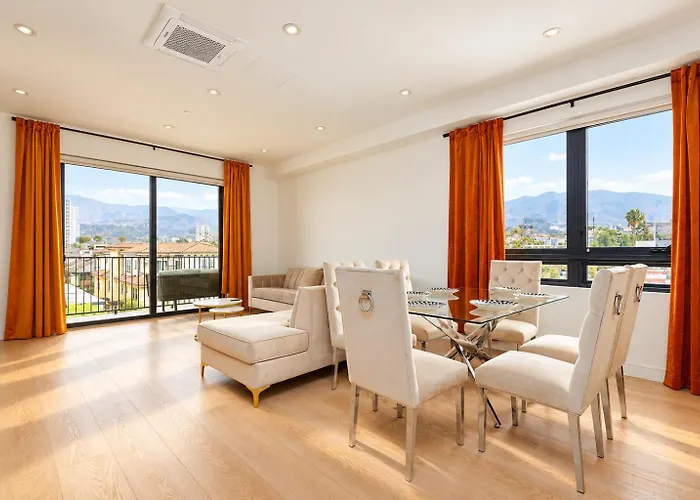 Stylish Apartments In Glendale With Free Parking
