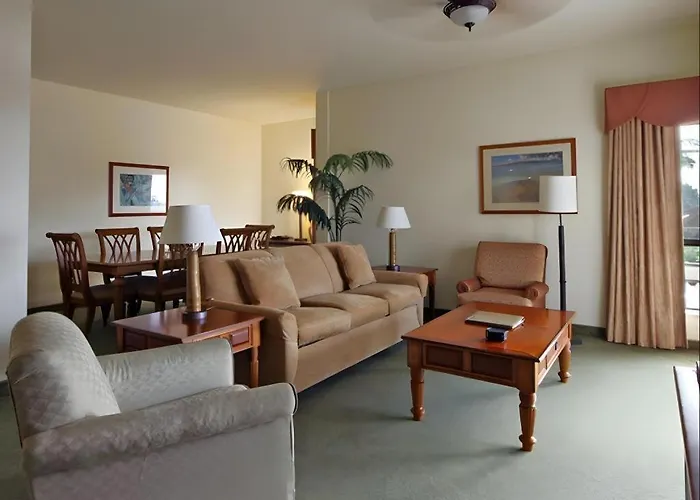 Wyndham Royal Sea Cliff Resort