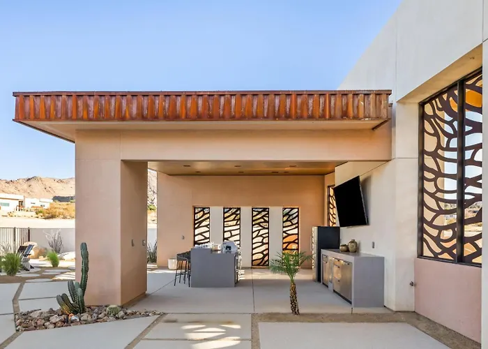 Peak By Fieldtrip - 8 Bedroom Modern Oasis - 2 Pools
