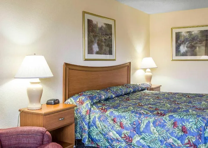Econo Lodge Live Oak