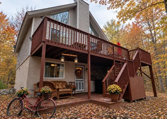 Wow!! Ultimate Pocono Retreat Hot Tub, Game Room, Fire Pit, Near Lakes & Hiking!