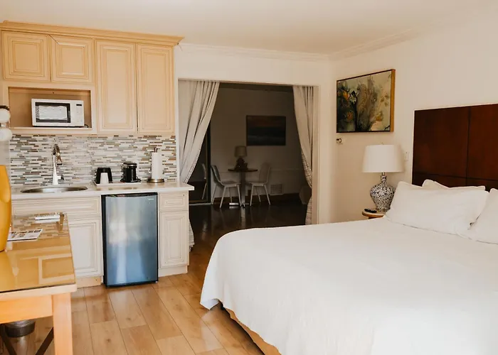 Laguna Cove Hotel