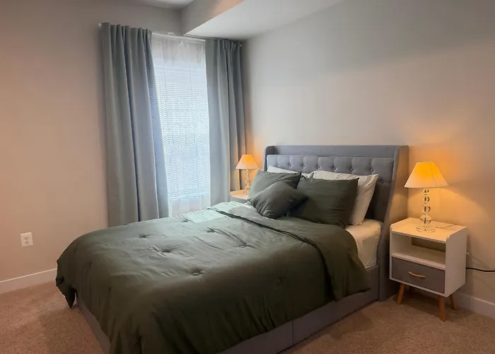 Private 2Br Apartment - Free Off Street Parking, Fast Wi-Fi & Laundry