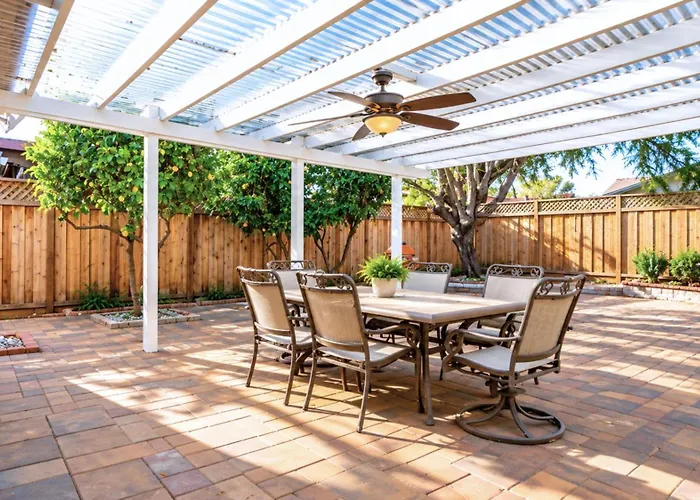 Grand Lux 4Br Prime Location & Serene Yard