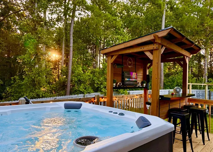 Spa, Beautiful Backyard,4Bdr, Firepit, 20 Min To Ft Bragg