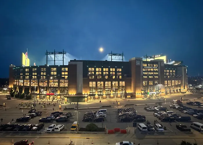 Green Bay Packer Game House Or Resch Expo Less Than 1 Mile From Lambeau Field
