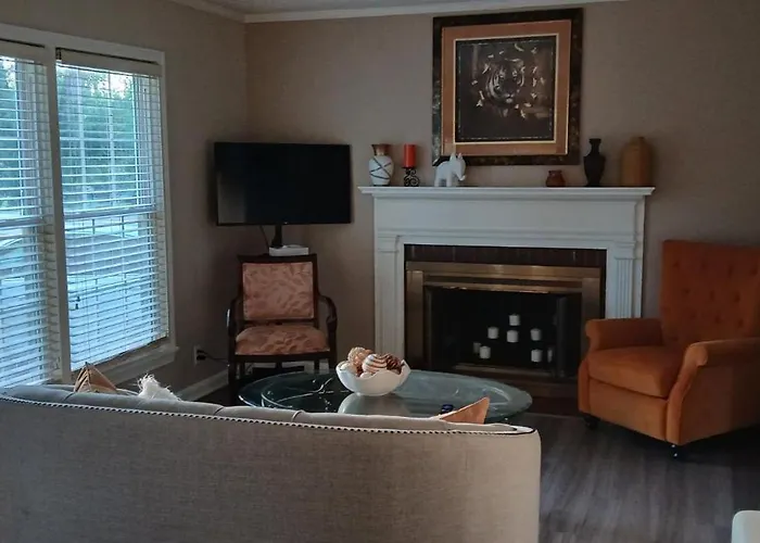 Cozy-Centrally Located House