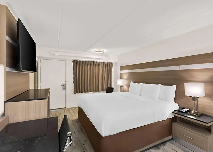 Clarion Pointe Kennesaw Town Center Hotel
