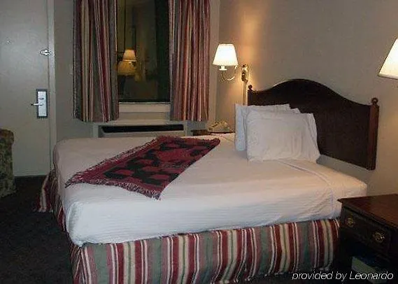 Econo Lodge Inn & Suites Charlotte