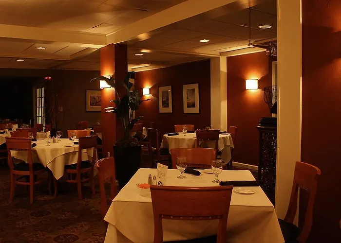 Macaluso'S At The Lantern Lodge