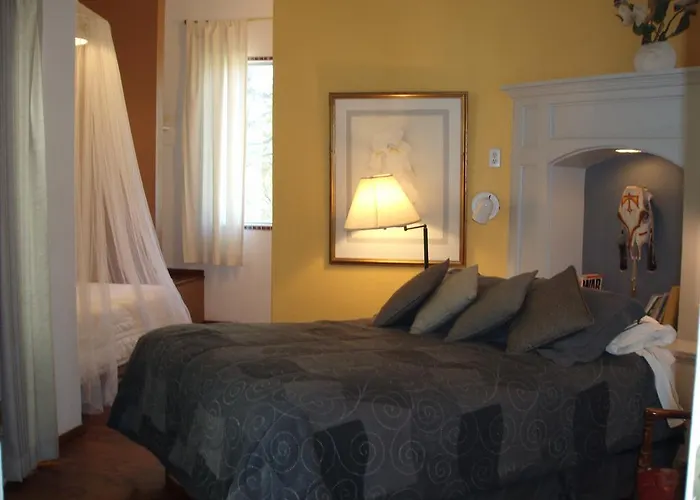 Lundeen Inn Of The Arts