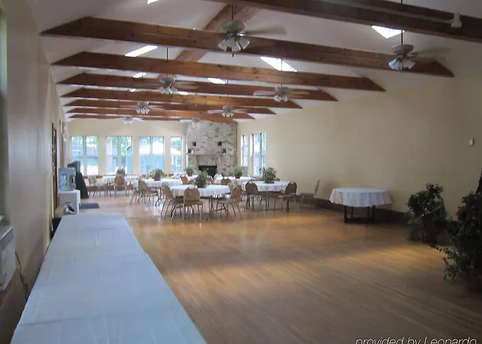 Valley Brook Inn And Cottages