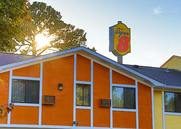 Super 8 By Wyndham Charlotte University