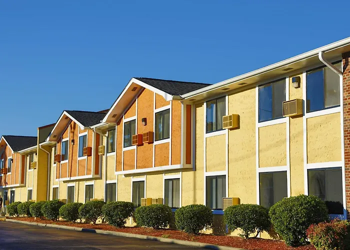 Super 8 By Wyndham Charlotte University