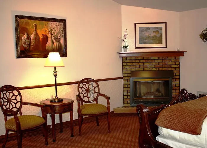 Lookout Inn Guesthouse And Suites