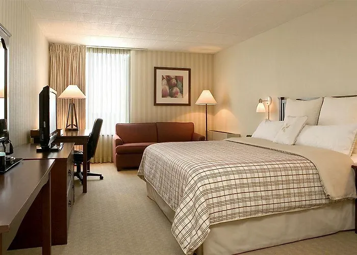 Ramada By Wyndham Greensburg Hotel & Conference Center