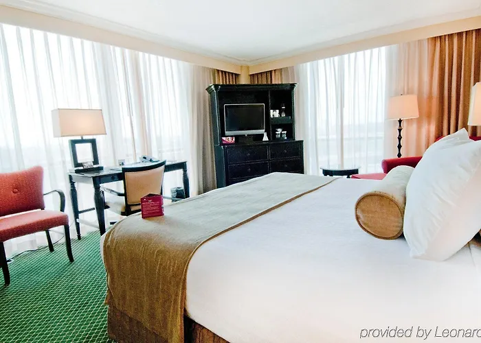 Crowne Plaza Pensacola Grand
