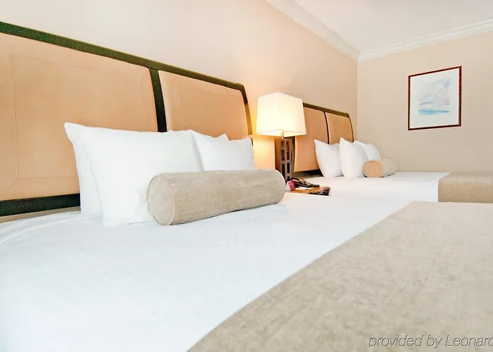 Crowne Plaza Pensacola Grand