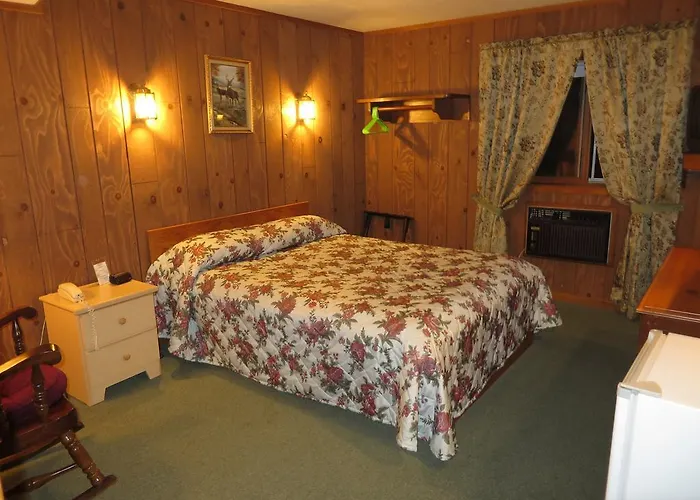 Travelers Inn Motel - Eagle River Downtown