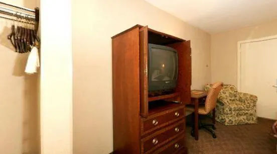 Econo Lodge Inn & Suites Charlotte