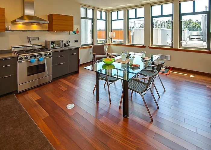 Island Inn At 123 West
