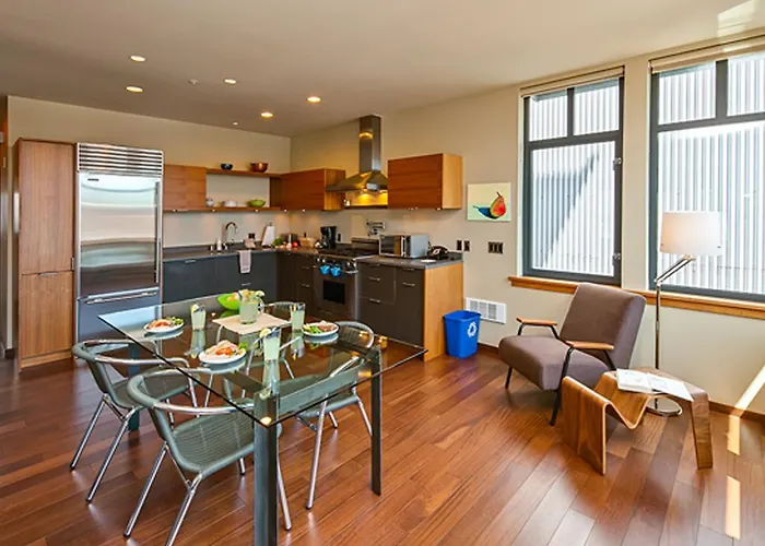 Island Inn At 123 West