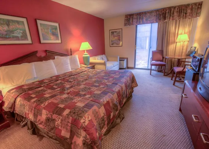 Days Inn Maplewood Hotel And Conference Center