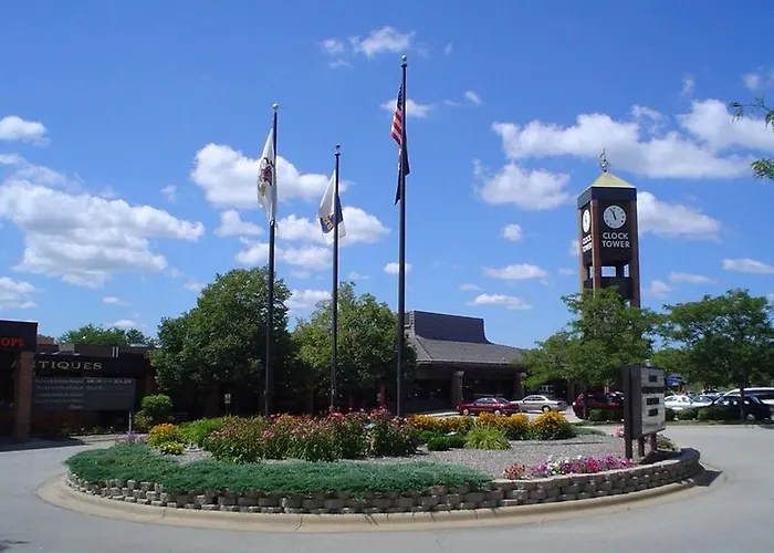 Clock Tower Resort And Conference Center - Rockford