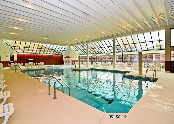 Clock Tower Resort And Conference Center - Rockford