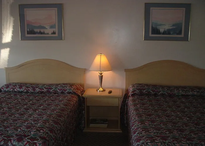 Fels Three Crown Motel