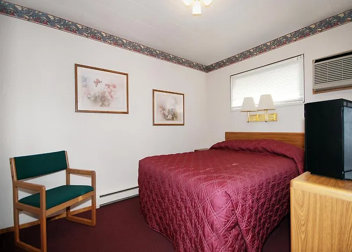 Econo Lodge Wall