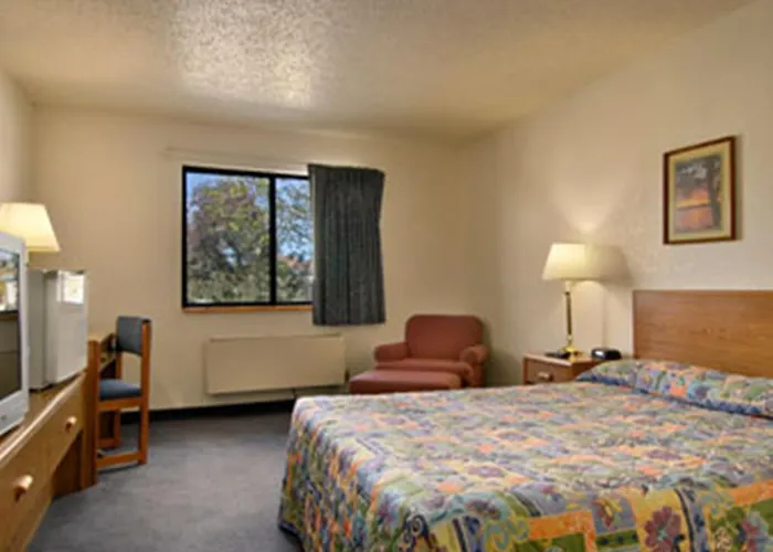 Super 8 By Wyndham Willows